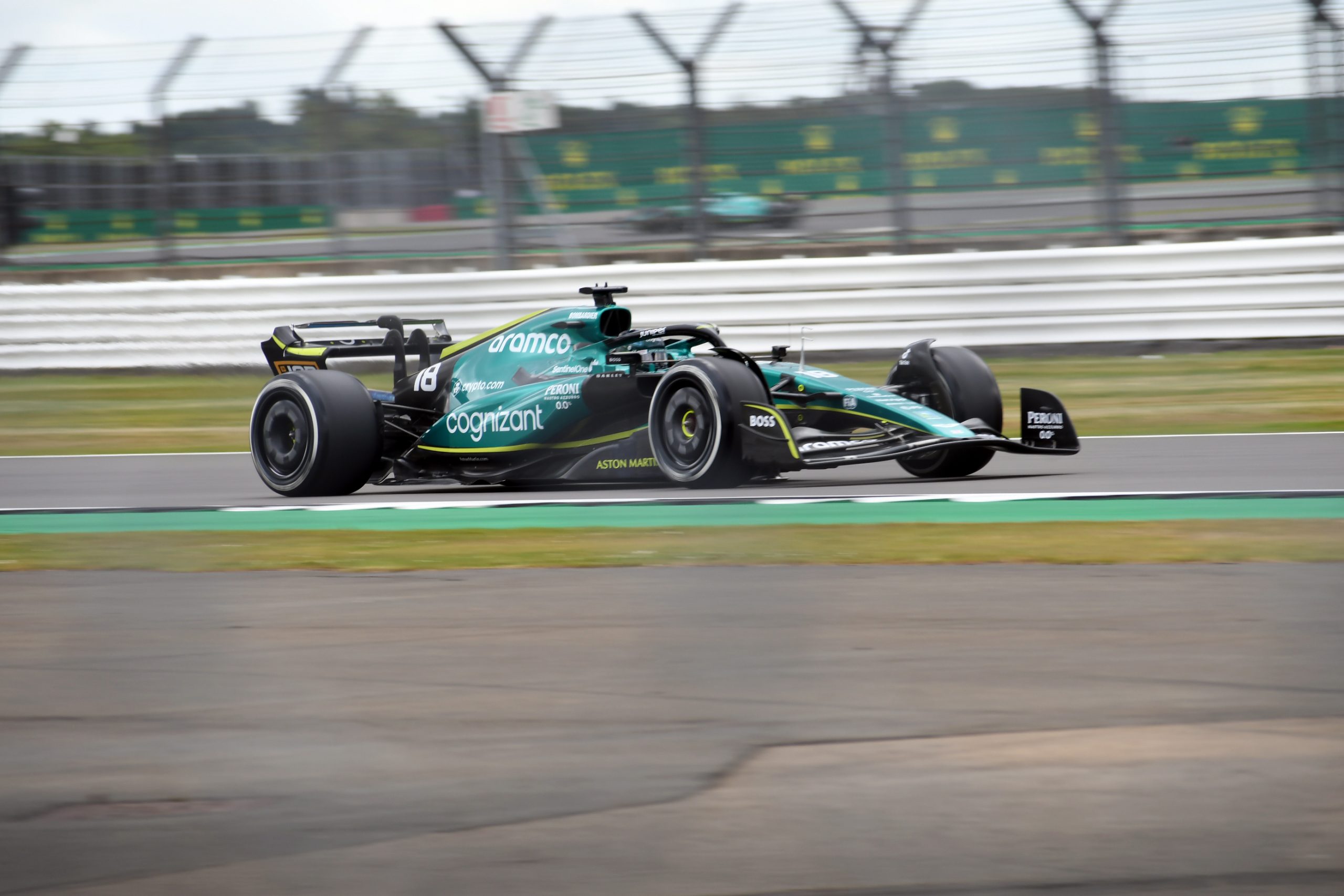 ASTON_MARTIN_STROLL_18